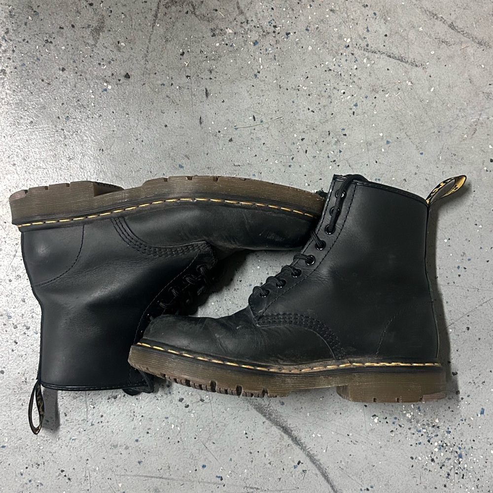 Size 9 Men’s Dr Martens Yellow Lace